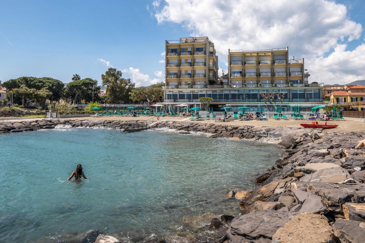 Hotel Bellevue Et Mediterranée Diano Marina Eksteriør billede
