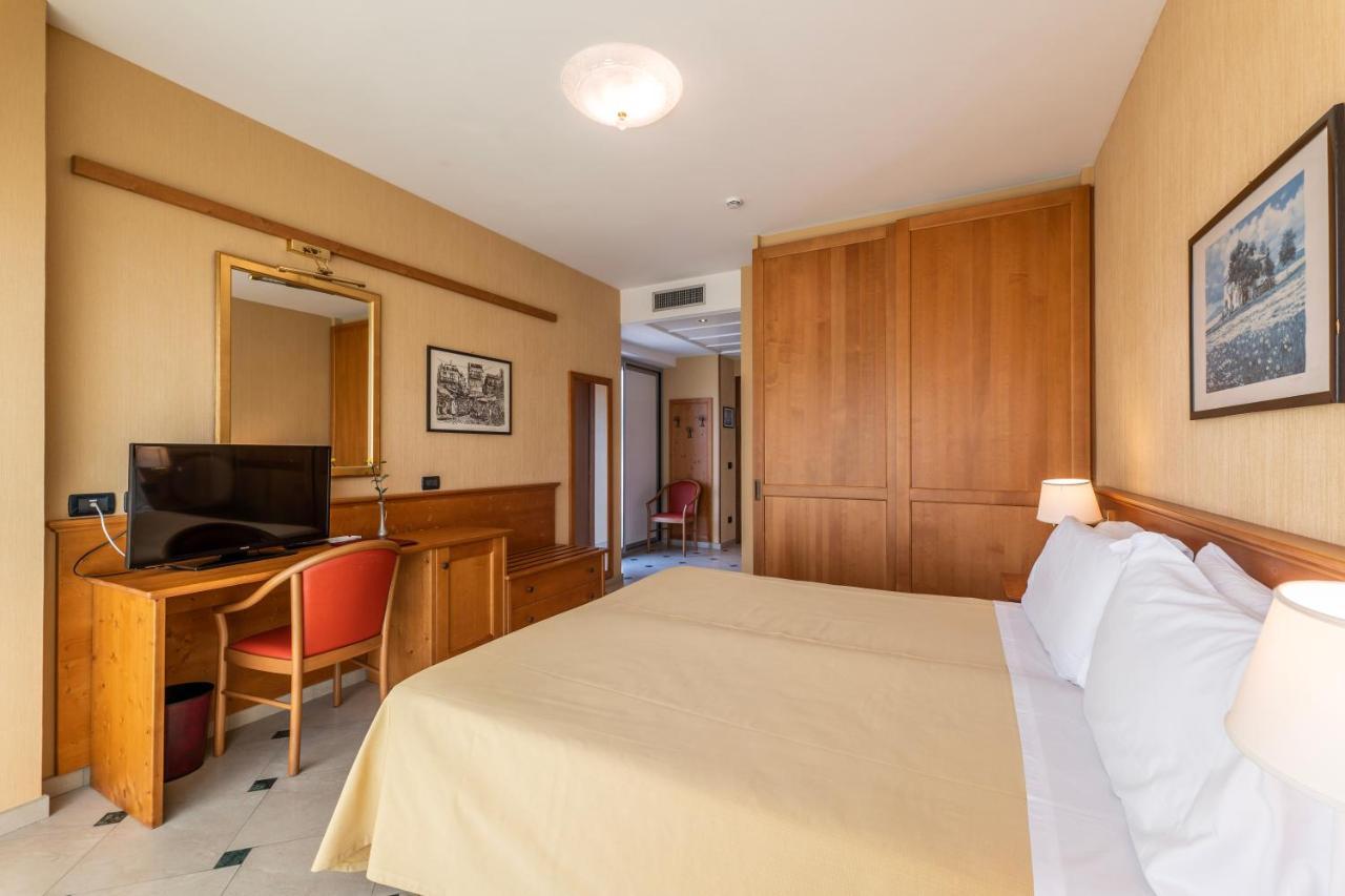 Hotel Bellevue Et Mediterranée Diano Marina Eksteriør billede