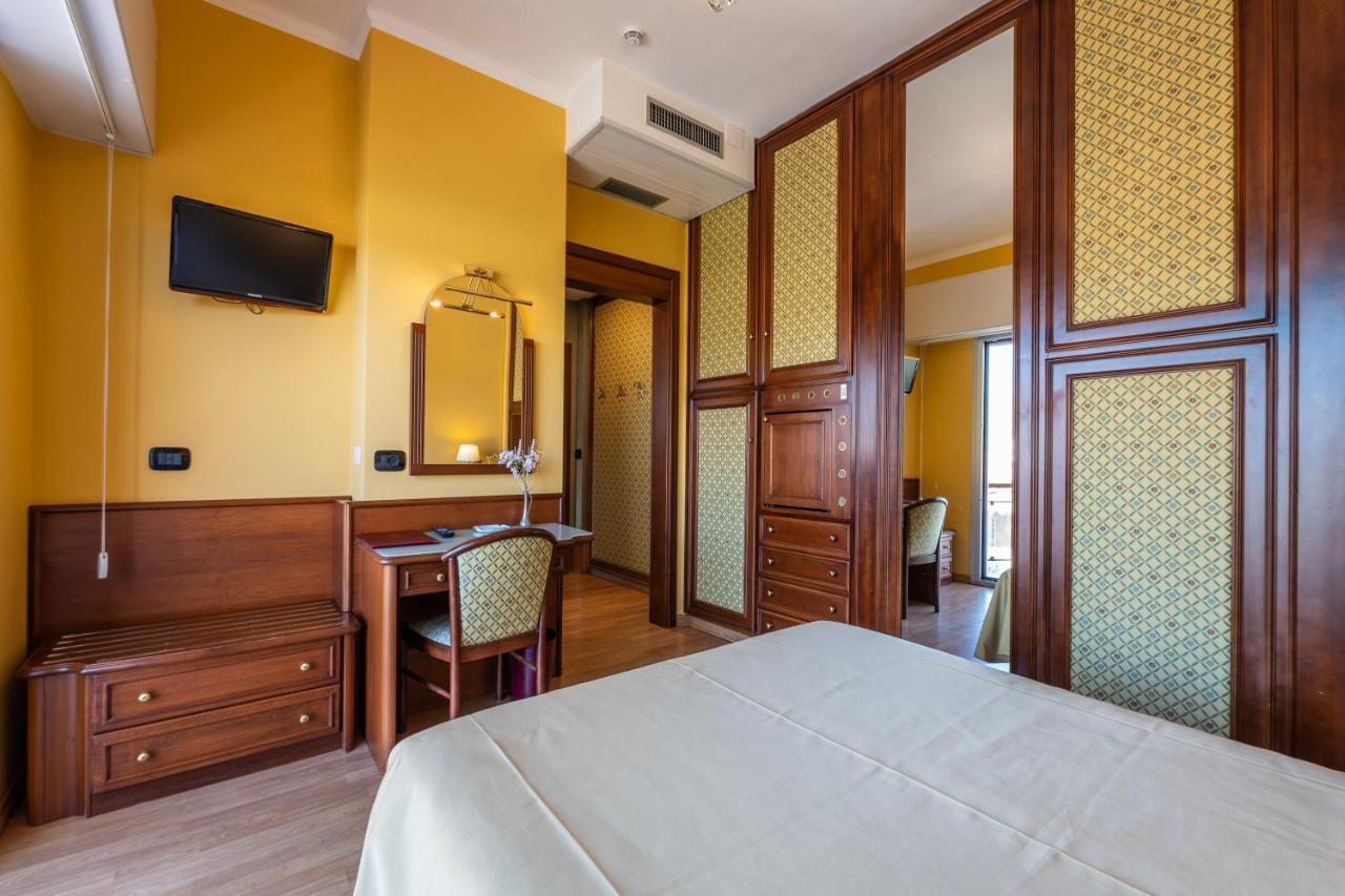 Hotel Bellevue Et Mediterranée Diano Marina Eksteriør billede