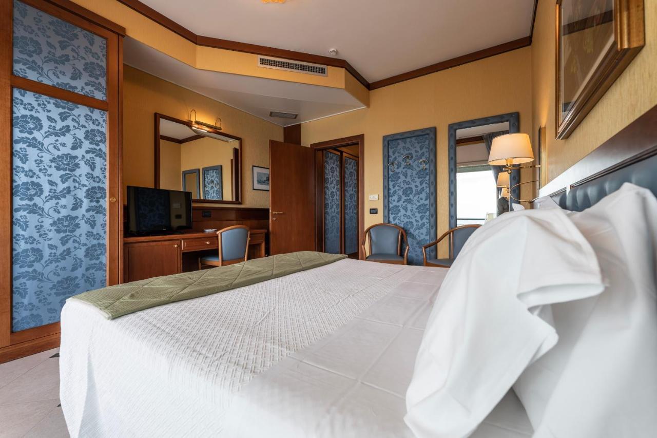 Hotel Bellevue Et Mediterranée Diano Marina Eksteriør billede