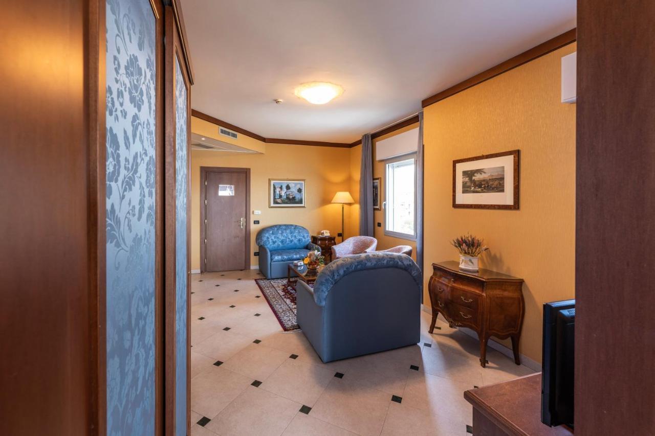Hotel Bellevue Et Mediterranée Diano Marina Eksteriør billede