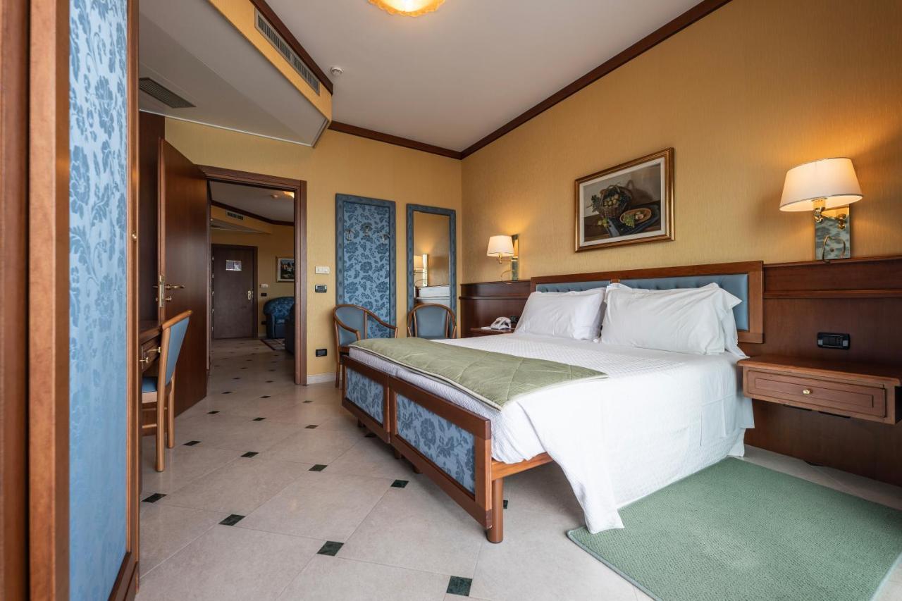 Hotel Bellevue Et Mediterranée Diano Marina Eksteriør billede