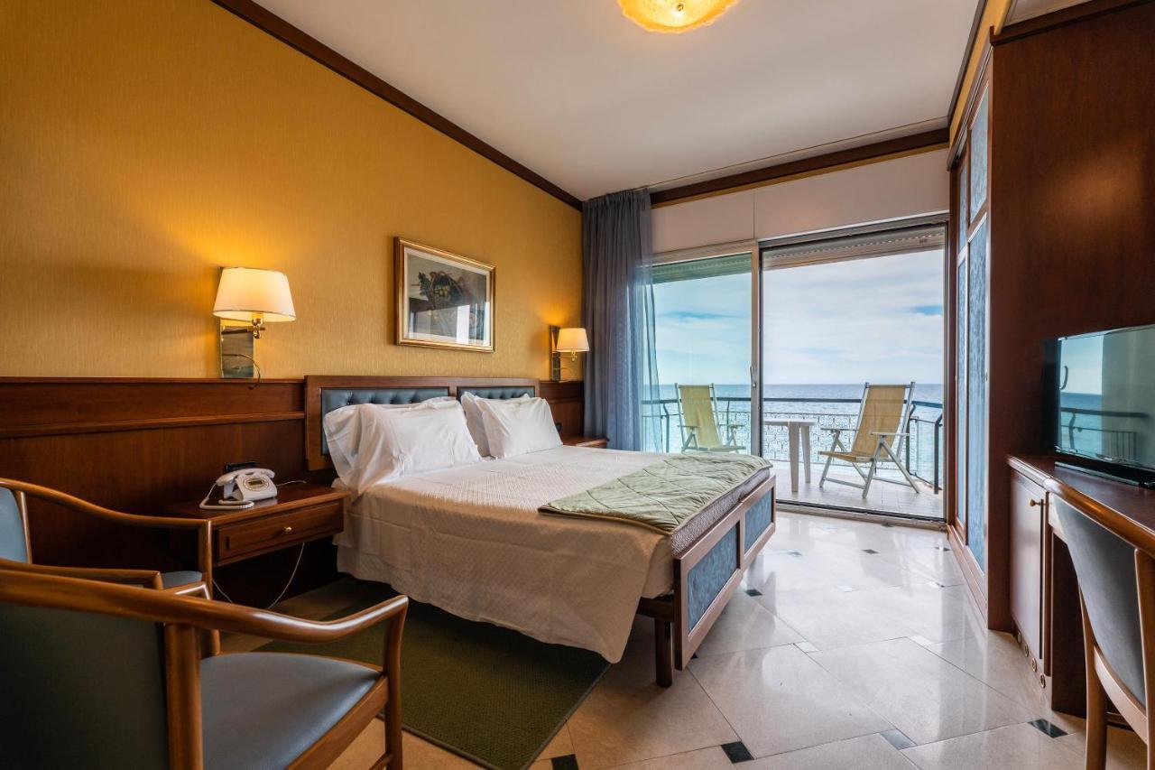 Hotel Bellevue Et Mediterranée Diano Marina Eksteriør billede