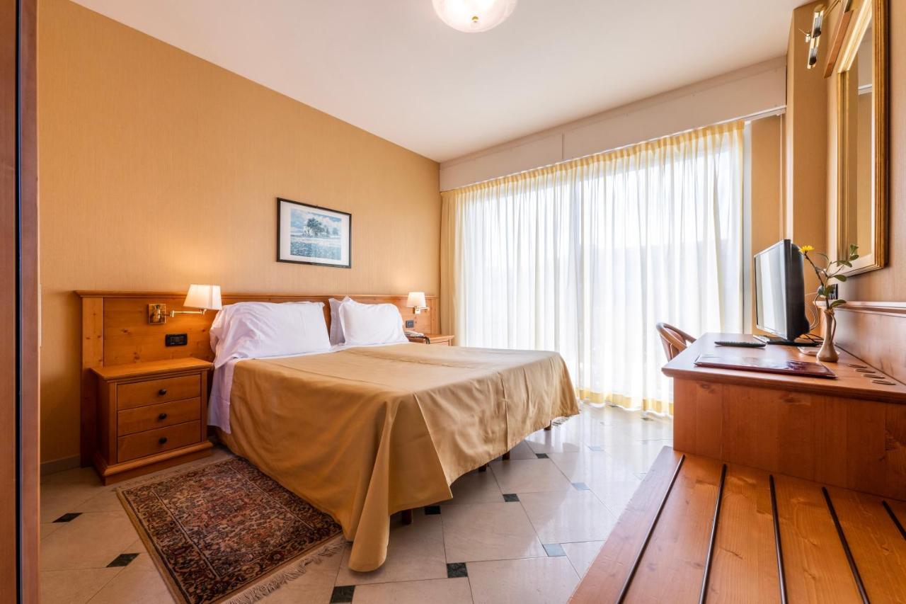Hotel Bellevue Et Mediterranée Diano Marina Eksteriør billede