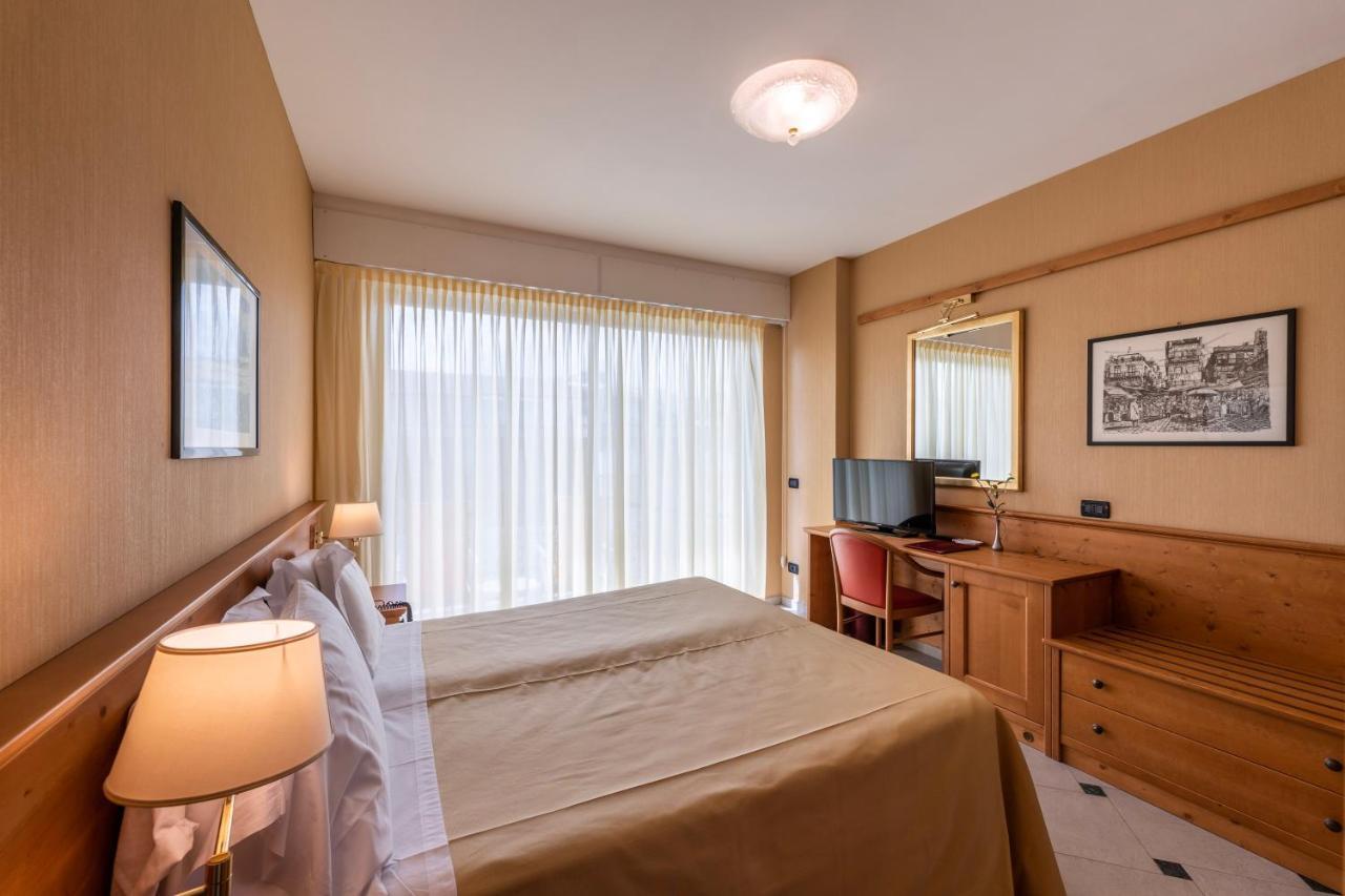 Hotel Bellevue Et Mediterranée Diano Marina Eksteriør billede