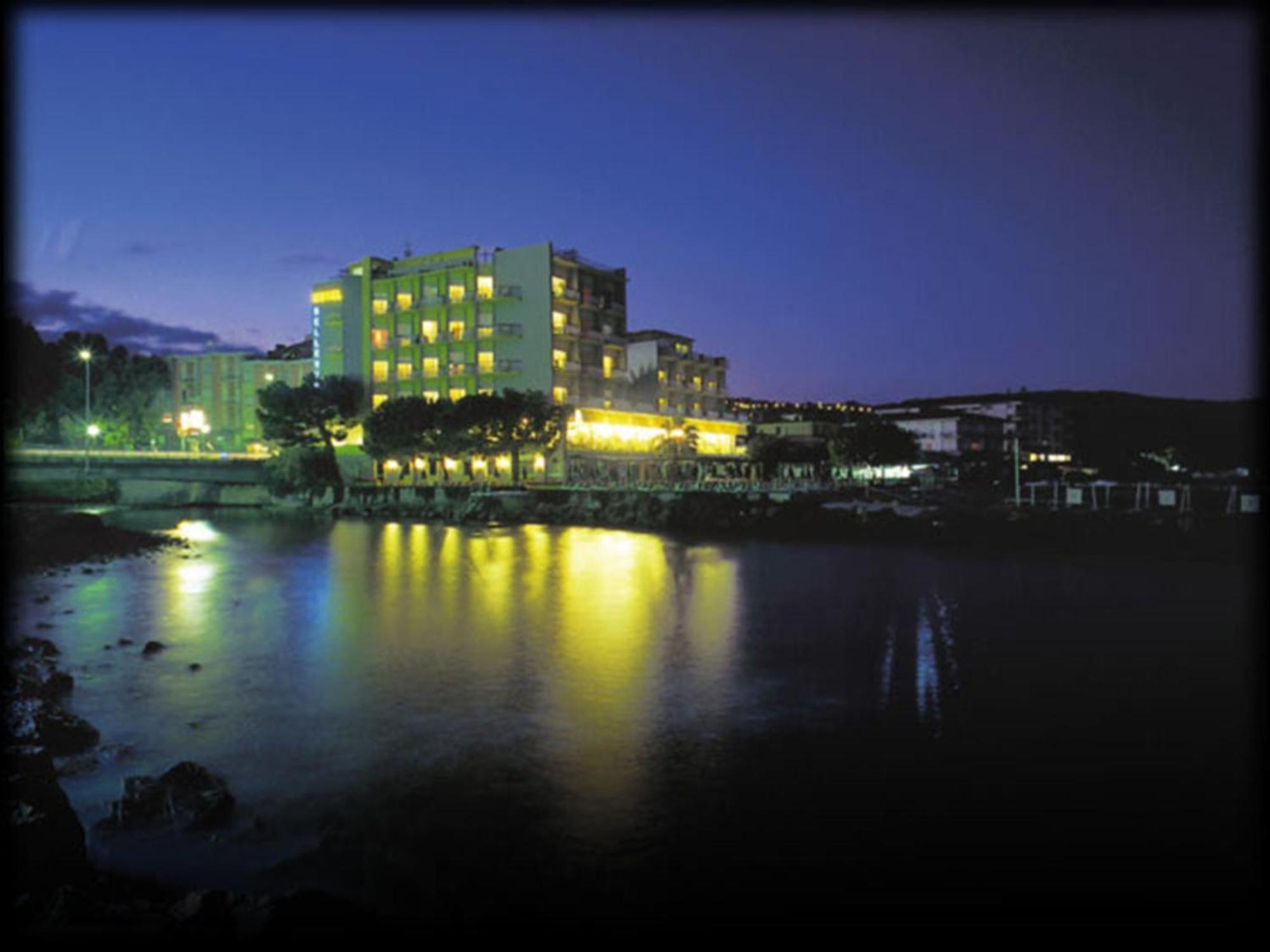 Hotel Bellevue Et Mediterranée Diano Marina Eksteriør billede
