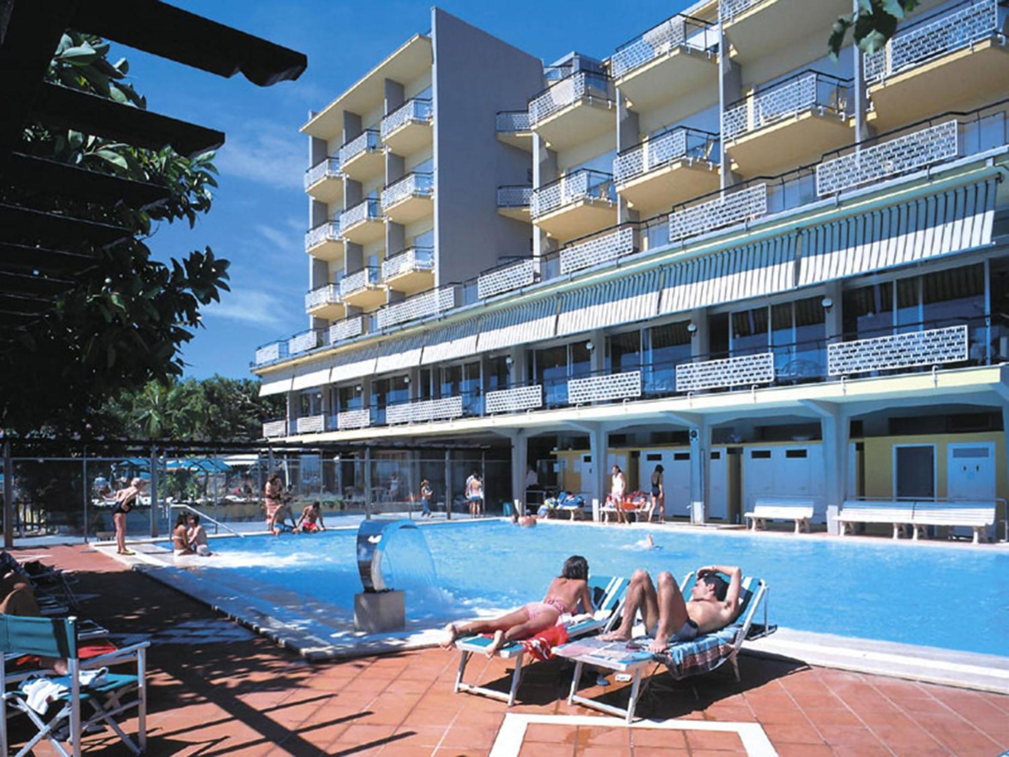 Hotel Bellevue Et Mediterranée Diano Marina Eksteriør billede