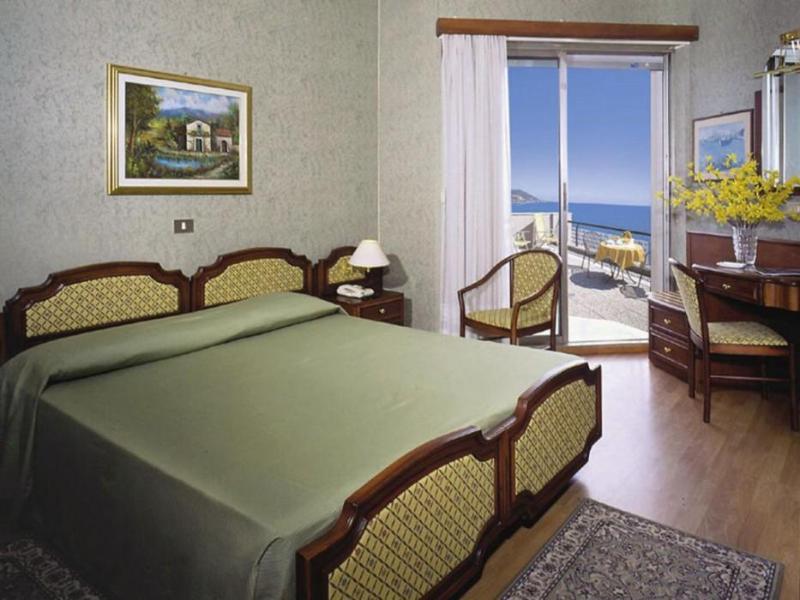 Hotel Bellevue Et Mediterranée Diano Marina Eksteriør billede