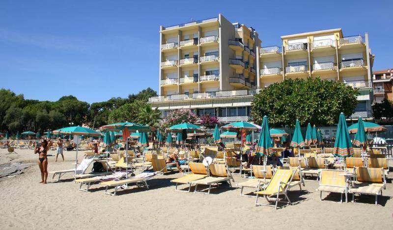 Hotel Bellevue Et Mediterranée Diano Marina Eksteriør billede