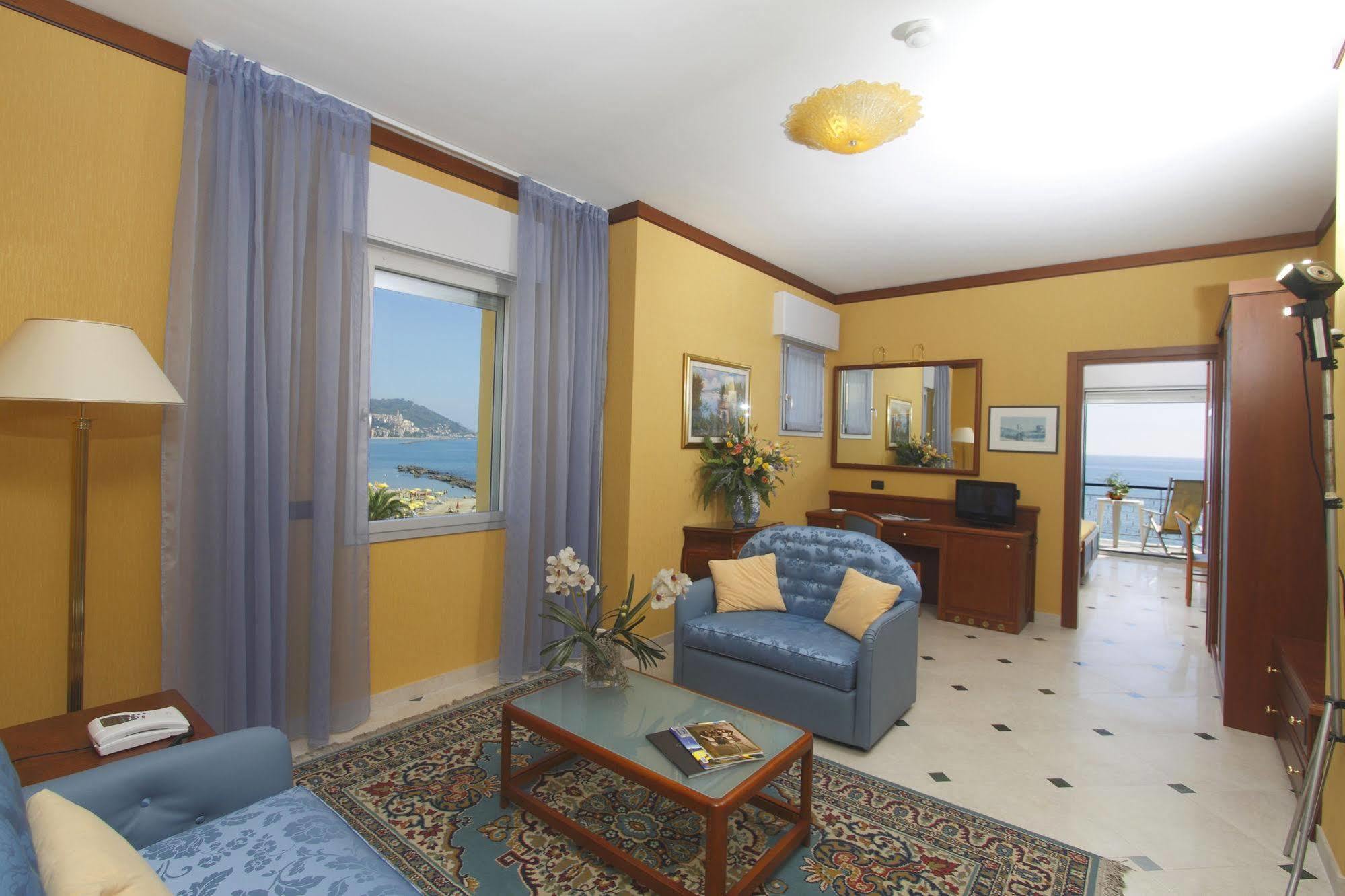 Hotel Bellevue Et Mediterranée Diano Marina Eksteriør billede
