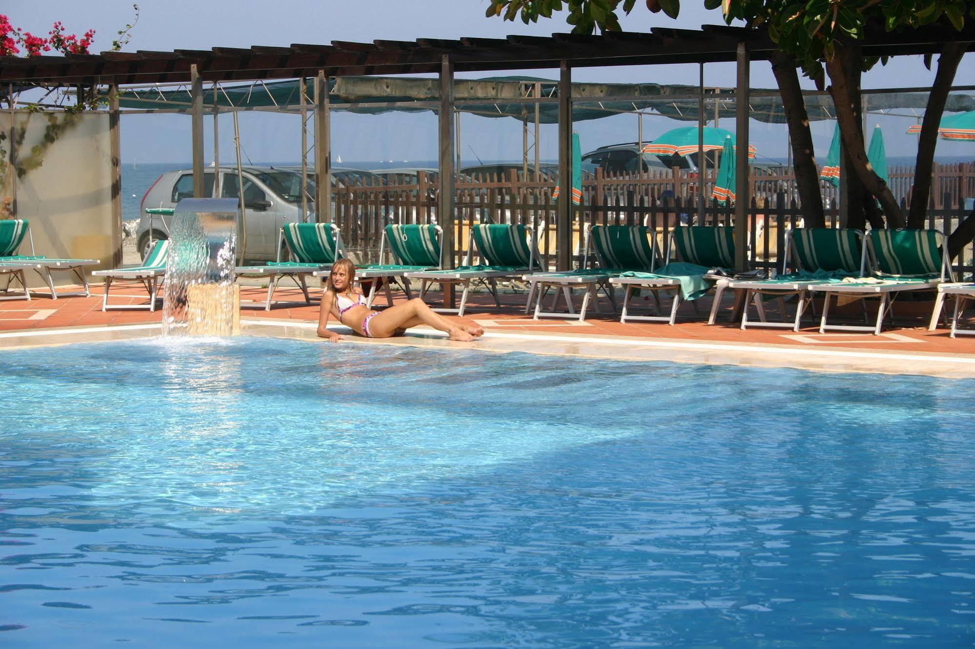 Hotel Bellevue Et Mediterranée Diano Marina Eksteriør billede