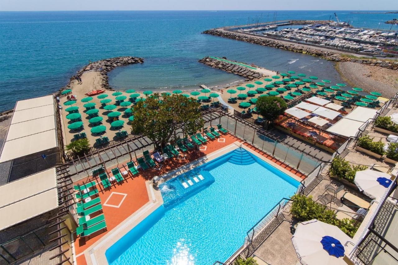 Hotel Bellevue Et Mediterranée Diano Marina Eksteriør billede