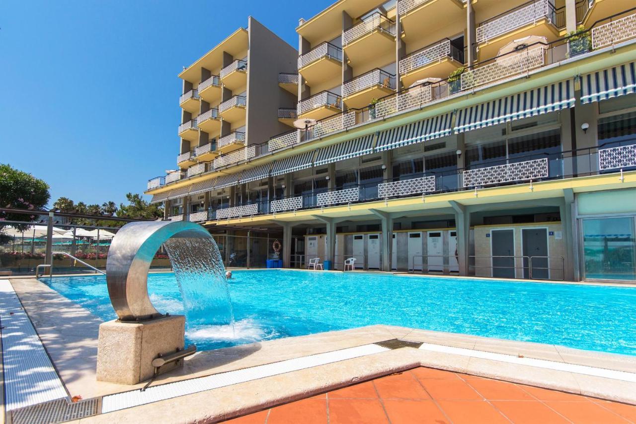 Hotel Bellevue Et Mediterranée Diano Marina Eksteriør billede